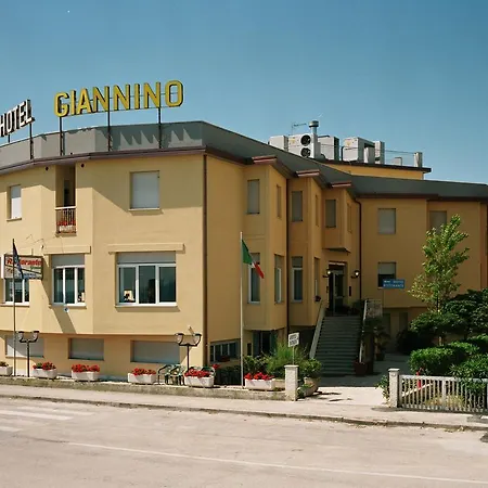 Отель Giannino 3*